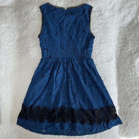 Francesca’s Lace Mini Dress - Picture 2 of 5